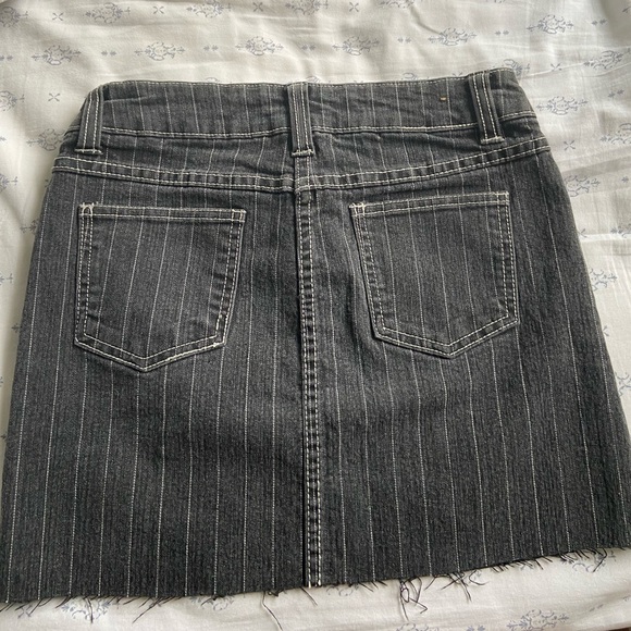 Y2K authentic Bongo black pinstripe mini skirt - Picture 3 of 4